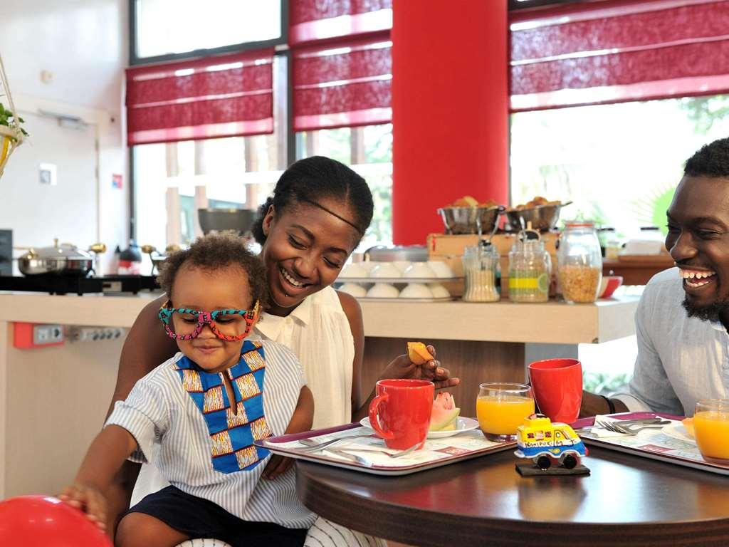 Ibis Styles Dakar Hotell Restaurant bilde